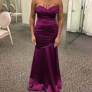 GALINA SIGNATURE
Sculpting Satin Strapless Mermaid Dress